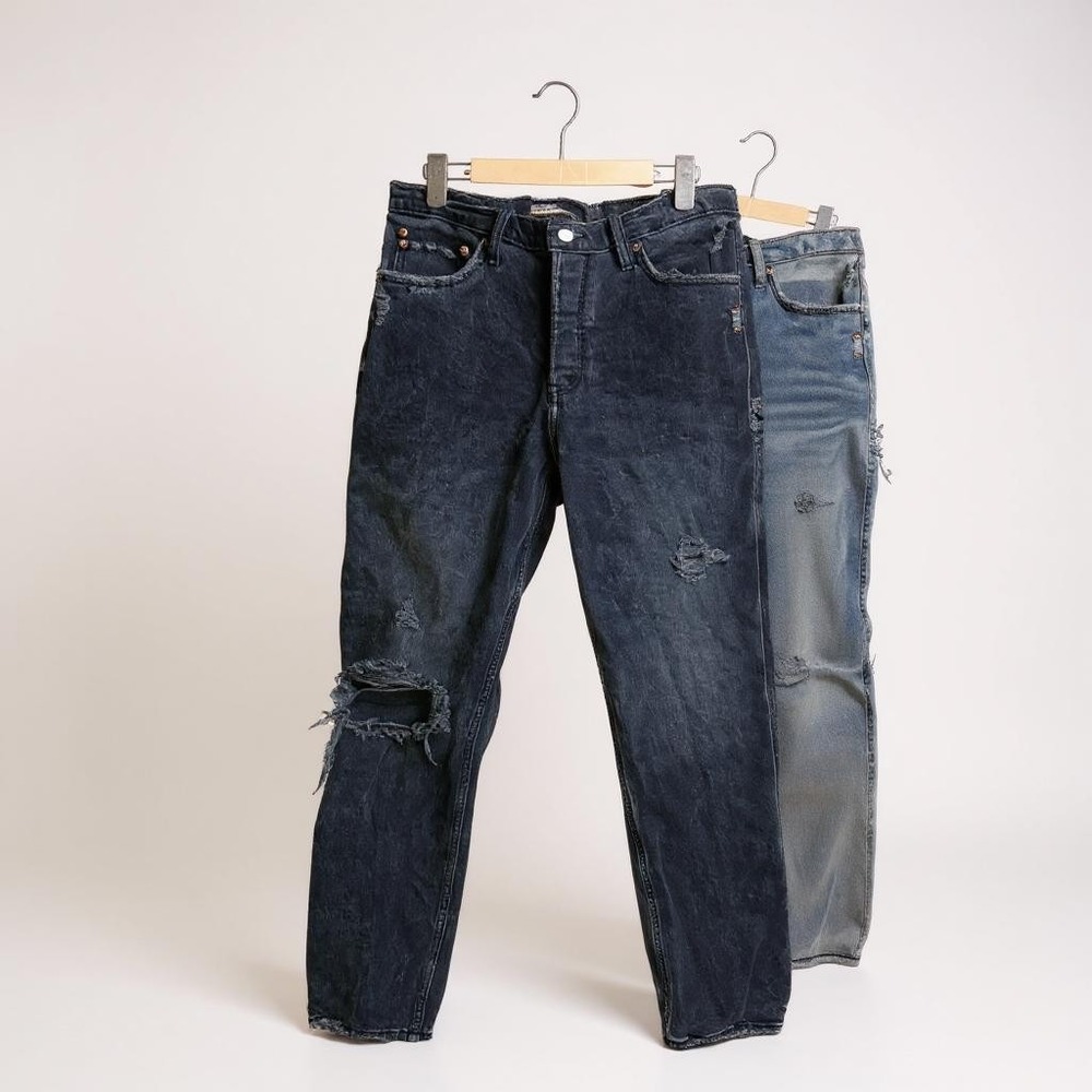 Abercrombie & Fitch High Rise Mom Jeans Distressed Ripped Black Wash 28/6